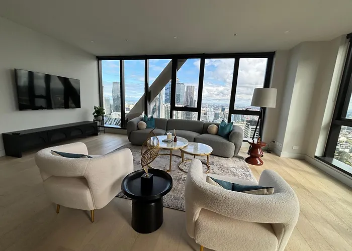 Lux Cbd Penthouse With 270Views Spacious & Great Location